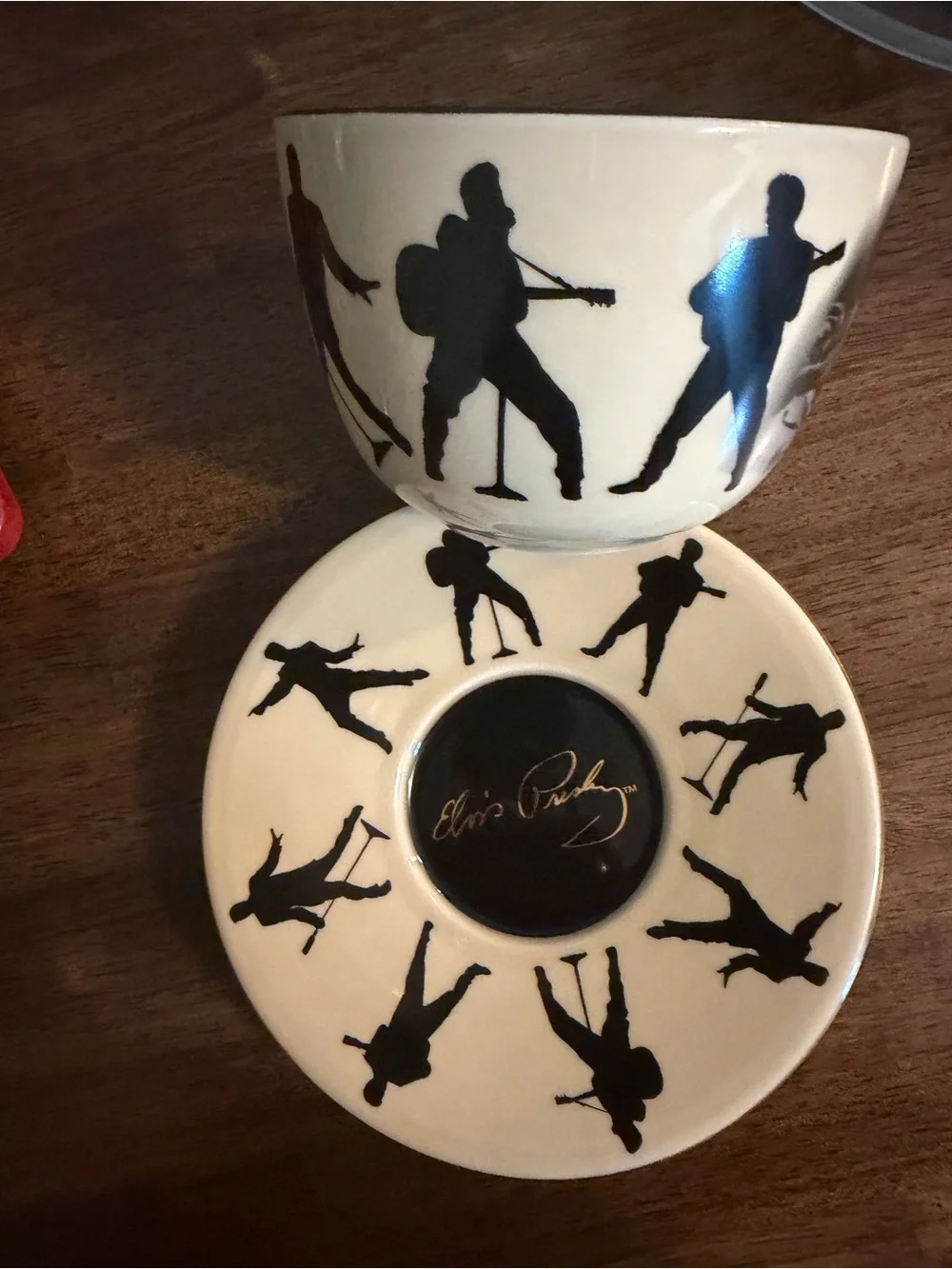 Elvis Presley Retro TV Lunch Box in Red and over sized coffee mug